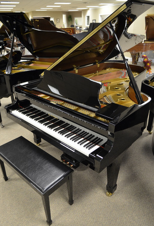 2000 Kawai RX7 Grand Piano - Grand Pianos